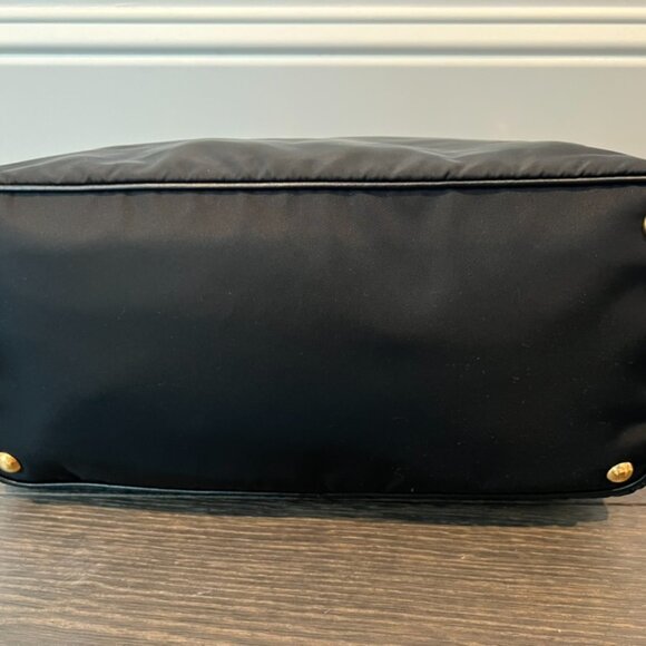 Prada - Picture 3 of 5